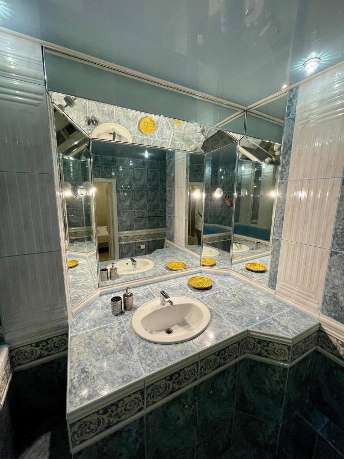Great One Bed Right Near Opera House Apartment Kyiv Exterior photo