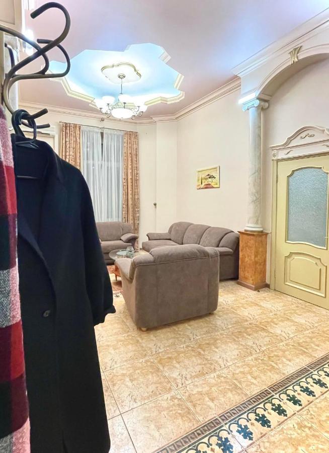 Great One Bed Right Near Opera House Apartment Kyiv Exterior photo