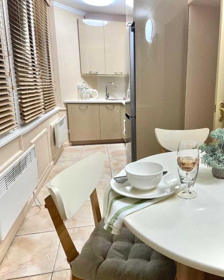 Great One Bed Right Near Opera House Apartment Kyiv Exterior photo