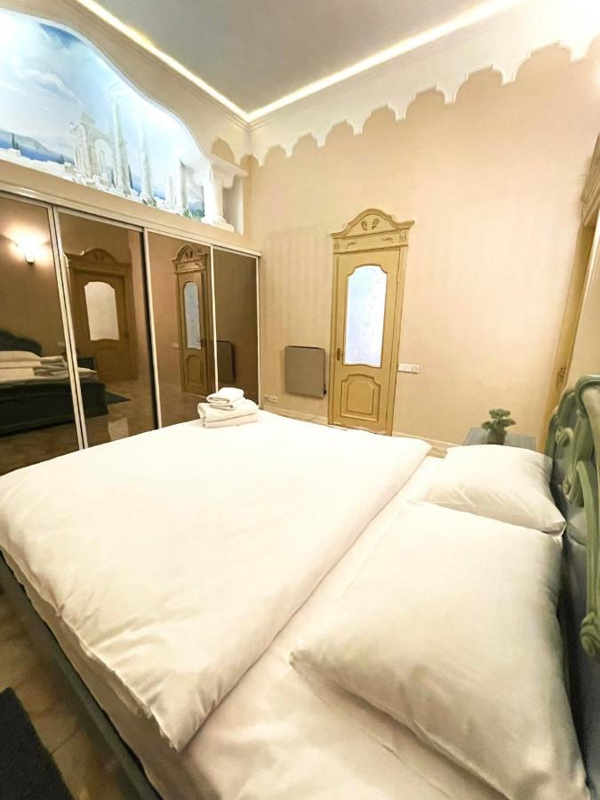 Great One Bed Right Near Opera House Apartment Kyiv Exterior photo