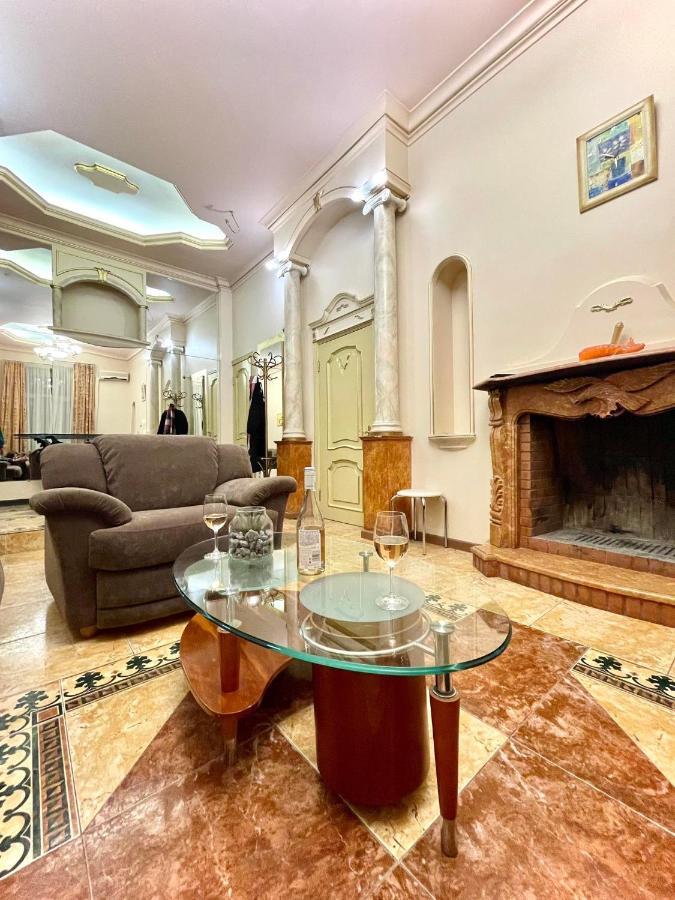 Great One Bed Right Near Opera House Apartment Kyiv Exterior photo